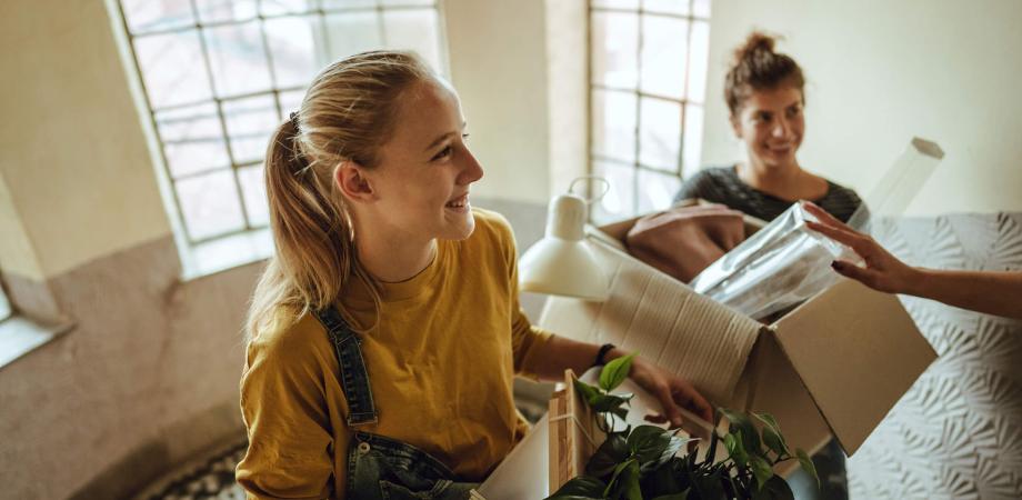 kämppikset muuttamassa kerrostaloon