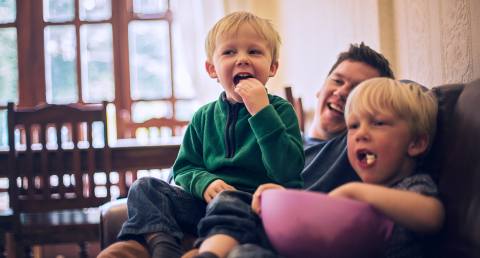 Kaapeli-tv, suoratoisto, IPTV – mikä katselutapa sopii sinulle?