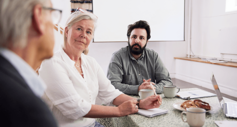 Täyden palvelun valokuitu vai palvelut eri toimijoilta -kuvituskuva