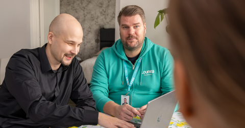 Lounean myyjä ja asiakas